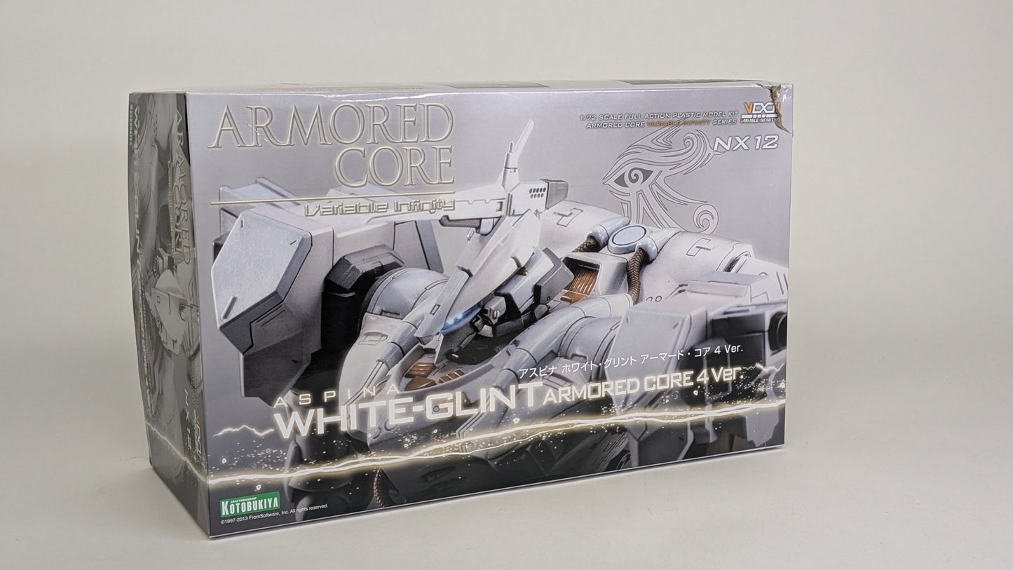 Armored Core - Model Kit AC4 1/72 ASPINA WHITE-GLINT