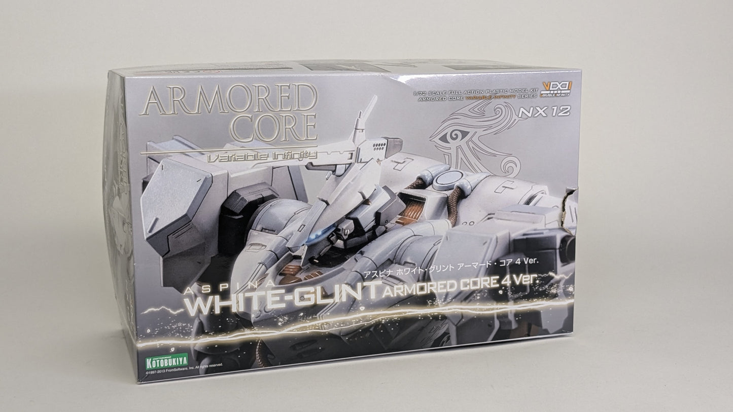 Armored Core - Model Kit AC4 1/72 ASPINA WHITE-GLINT